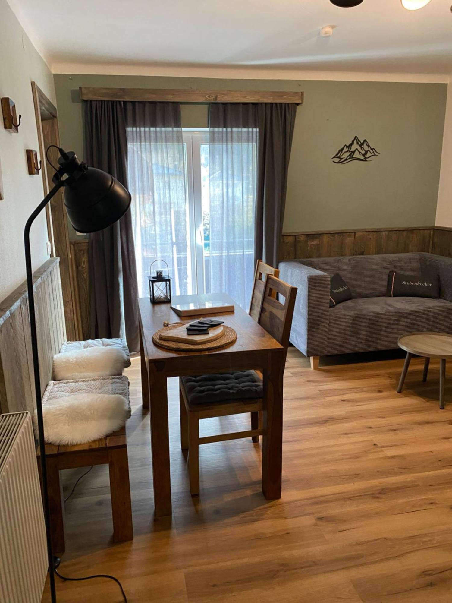 Brettljause Fuenf Sinne Apartment